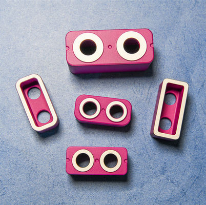 Tấm gốm alumina chịu sốc nhiệt 250C, mật độ khối lượng cao ≥3.65 và độ cứng 9 Mohs