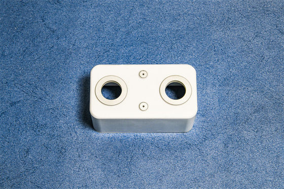 Vỏ gốm Alumina cứng RoHS ≥85 với độ cứng Thang Mohs 9 và độ kín khí ≤1.0*10^-11 cho ứng dụng điện tử