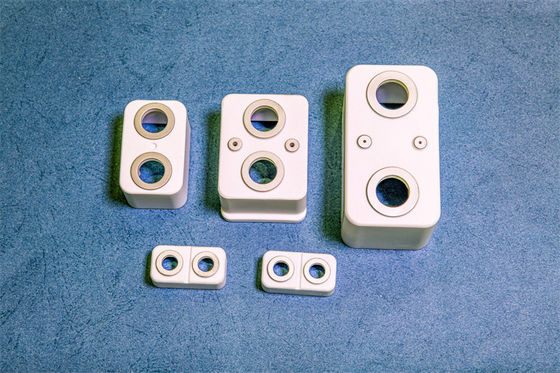 Linh kiện gốm Alumina mật độ cao 3,6g/cm3-3,9g/cm3 với độ kín khí ≤1,0*10^-11 cho ứng dụng 1700°C